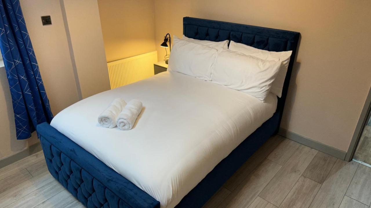 One Bedroom Apartment In Walsall Sleeps 4 Free Wifi By Villazu Bloxwich Exterior photo